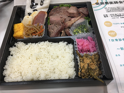 軽食の「麦トロ牛タン弁当」