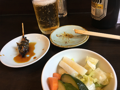 ビールも２本目となる。お腹が空きます。ヒレ巻きも到着。