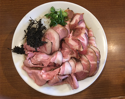 「肉増し追いさば節そば」（1130円）と「肉増し券」（350円）三枚を購入（計=1130+1050=2180円）し、計2180円の<麺が見えない一品のラーメン 2017.04.09